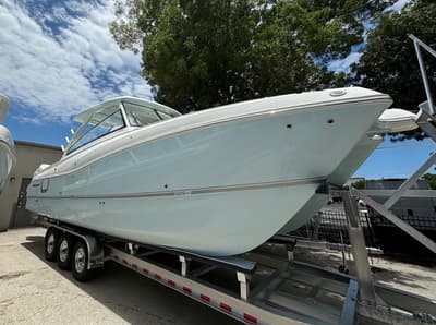 BOATZON | World Cat 325 DC 2024