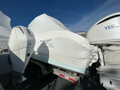 BOATZON | World Cat 325 DC 2026