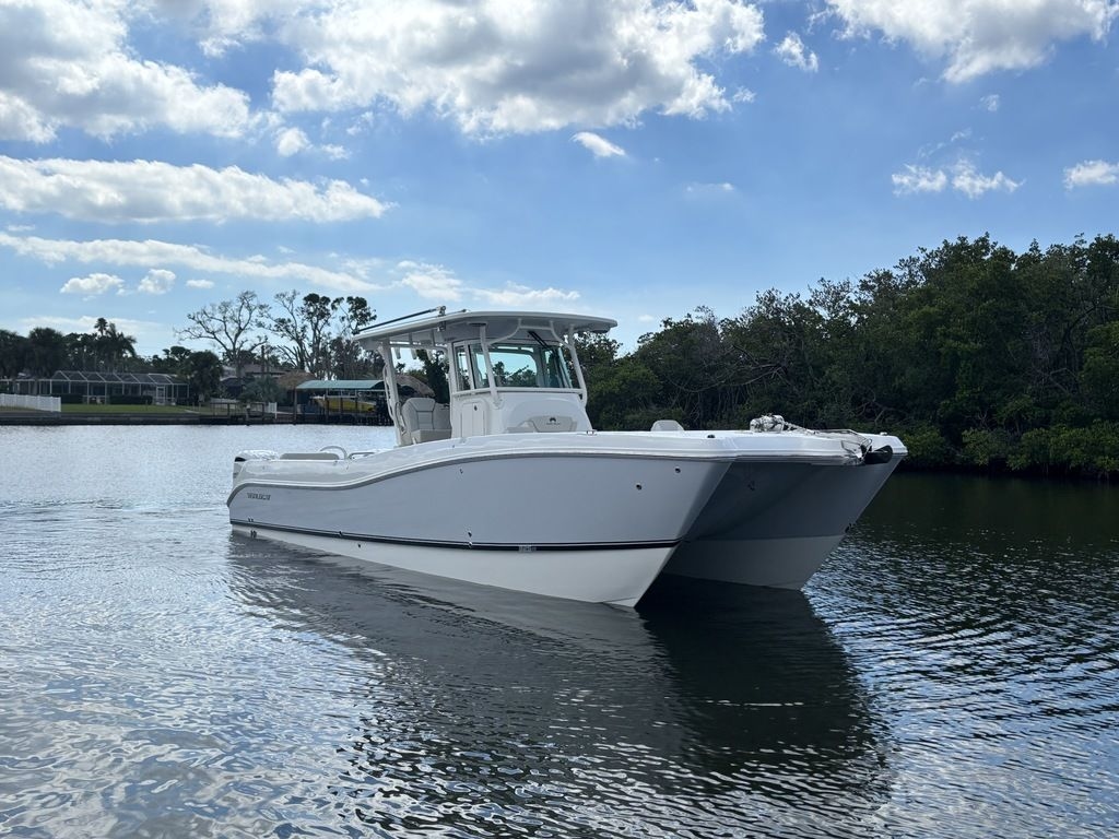 2026 World Cat 325CC - Sold Boat