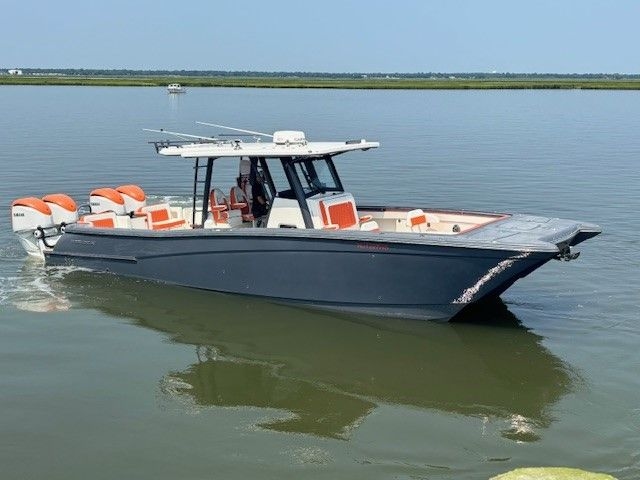2022 World Cat 400 CCX - Sold Boat