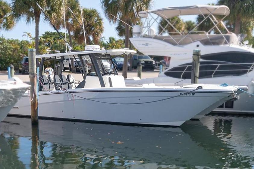 2022 World Cat 400 CCX - Sold Boat