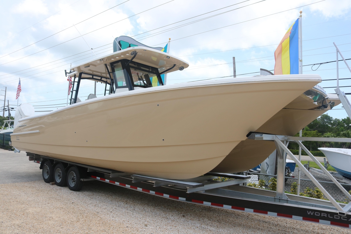 2023 World Cat 400 CCX - Sold Boat