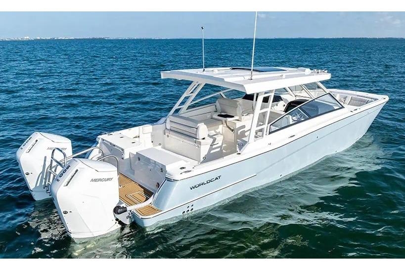 2026 World Cat 400 DCX Island - Sold Boat