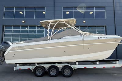 BOATZON | World Cat Glacier Bay Edition 2740 Dual Console 2016