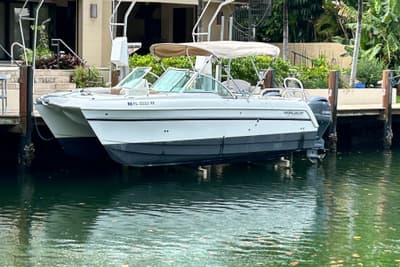 BOATZON | World Cat Glacier Bay Edition 2740 Dual Console 2017