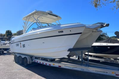 BOATZON | World Cat Glacier Bay Edition 2740 Dual Console 2017