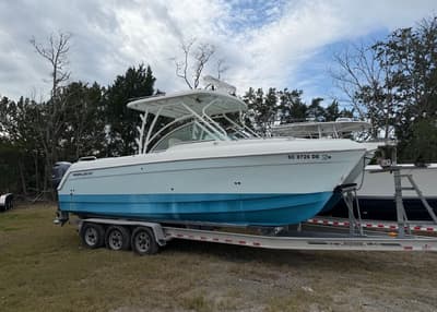 BOATZON | World Cat Glacier Bay Edition 2740 Dual Console 2017