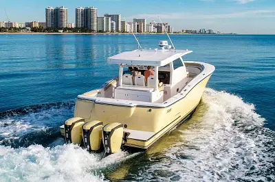 BOATZON | Xcape 38 Hard Top 2019 BOATZON | Xcape 38 Hard Top 2019