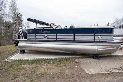 BOATZON | Xcursion Pontoons RFX 223 TriToon 2026
