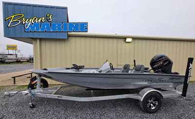 BOATZON | Xpress Boats H17C Crappie 2026 BOATZON | Xpress Boats H17C Crappie 2026