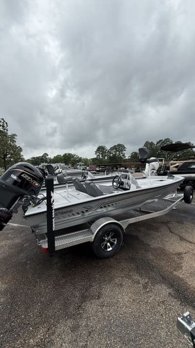 BOATZON | Xpress Boats H18 2026