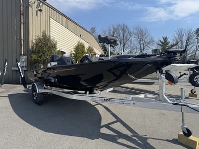 BOATZON | Xpress Boats H18 2026
