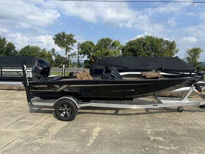 BOATZON | Xpress Boats H18C 2026