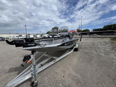 BOATZON | Xpress Boats H20 BAY 150HP VMAX 2023