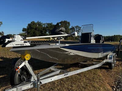 BOATZON | Xpress Boats H22 Bay 2027