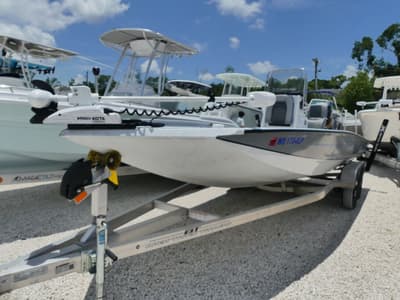 BOATZON | Xpress Boats H22B 2024