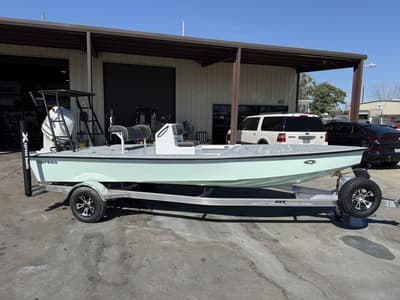 BOATZON | Xpress Boats Skiff 185 2026