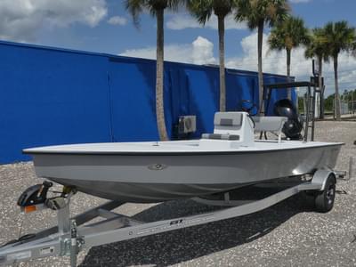 BOATZON | Xpress Boats Skiff 185 2026