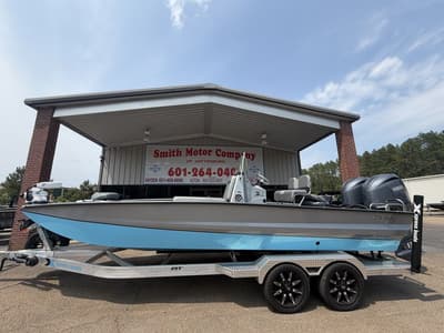 BOATZON | Xpress Boats X23B Lounge Dual 2024