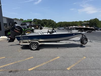 BOATZON | Xpress Boats Xclusive Series X19 2016