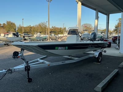 BOATZON | Xpress Boats Xplorer CC Series XP18CC 2013