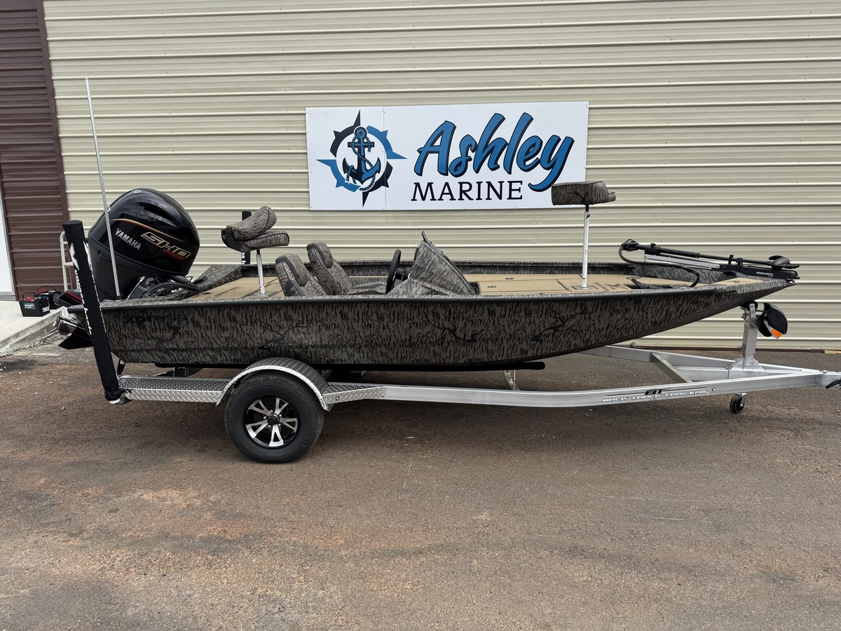2026 Xpress H17 - Sold Boat