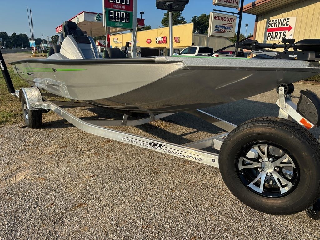 2026 XPRESS H18 Bass - Sold Boat