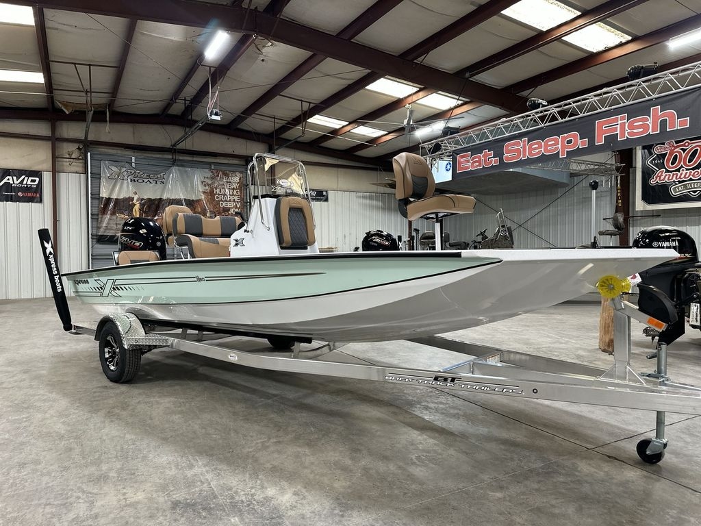 2026 Xpress H20B - Sold Boat