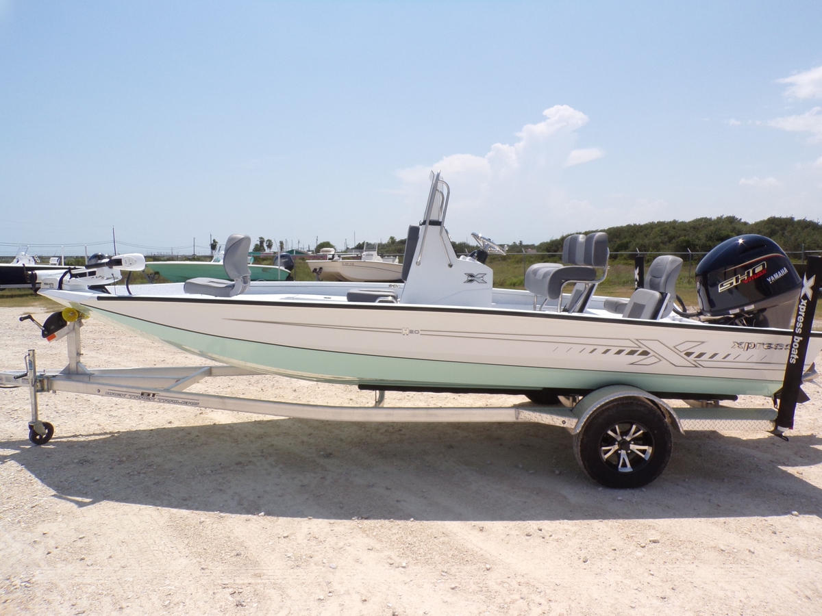 2025 Xpress H20B Bay - Sold Boat