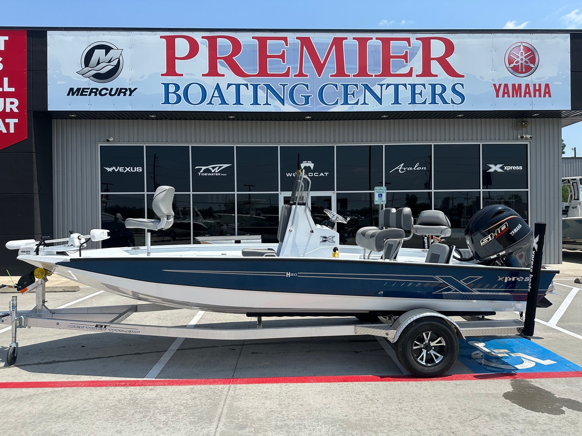 2025 Xpress H20B Bay - Sold Boat