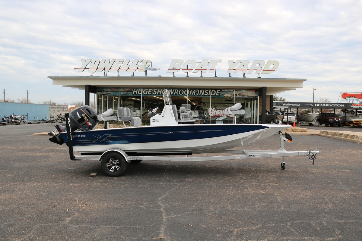 2025 Xpress H20B Bay - Sold Boat