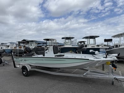 BOATZON | Xpress H20B Bay 2026