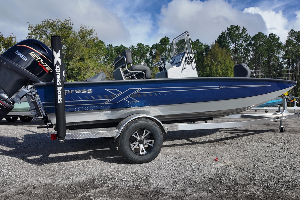 2026 Xpress H20B Bay - Sold Boat