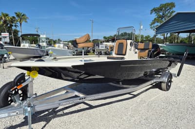 BOATZON | Xpress H20B Bay 2026