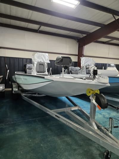 BOATZON | XPRESS H22 BAY 2026