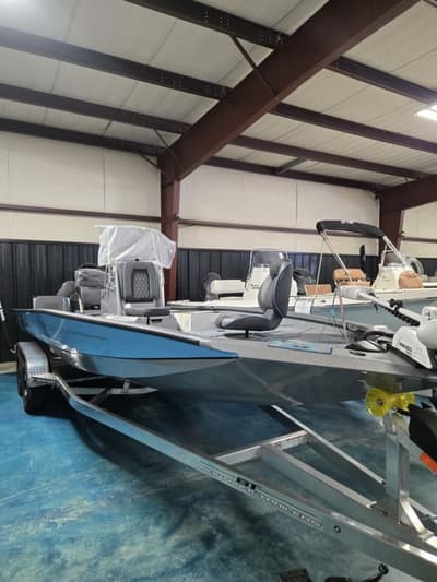 BOATZON | XPRESS H22 BAY 2026