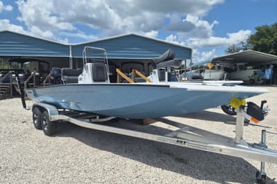 BOATZON | Xpress H22 Bay 2026