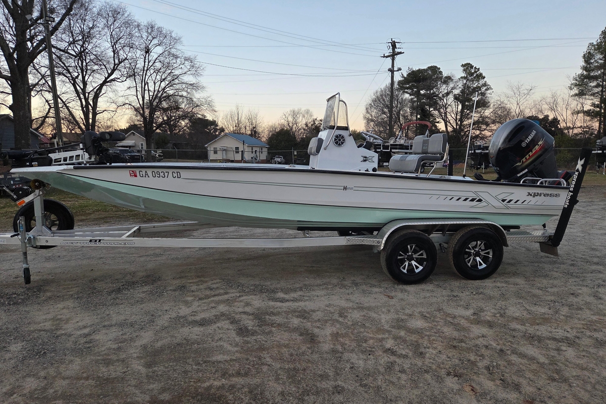 2023 Xpress H22B Bay - Sold Boat