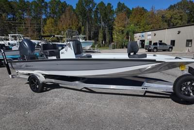 BOATZON | Xpress H22B Bay 2026