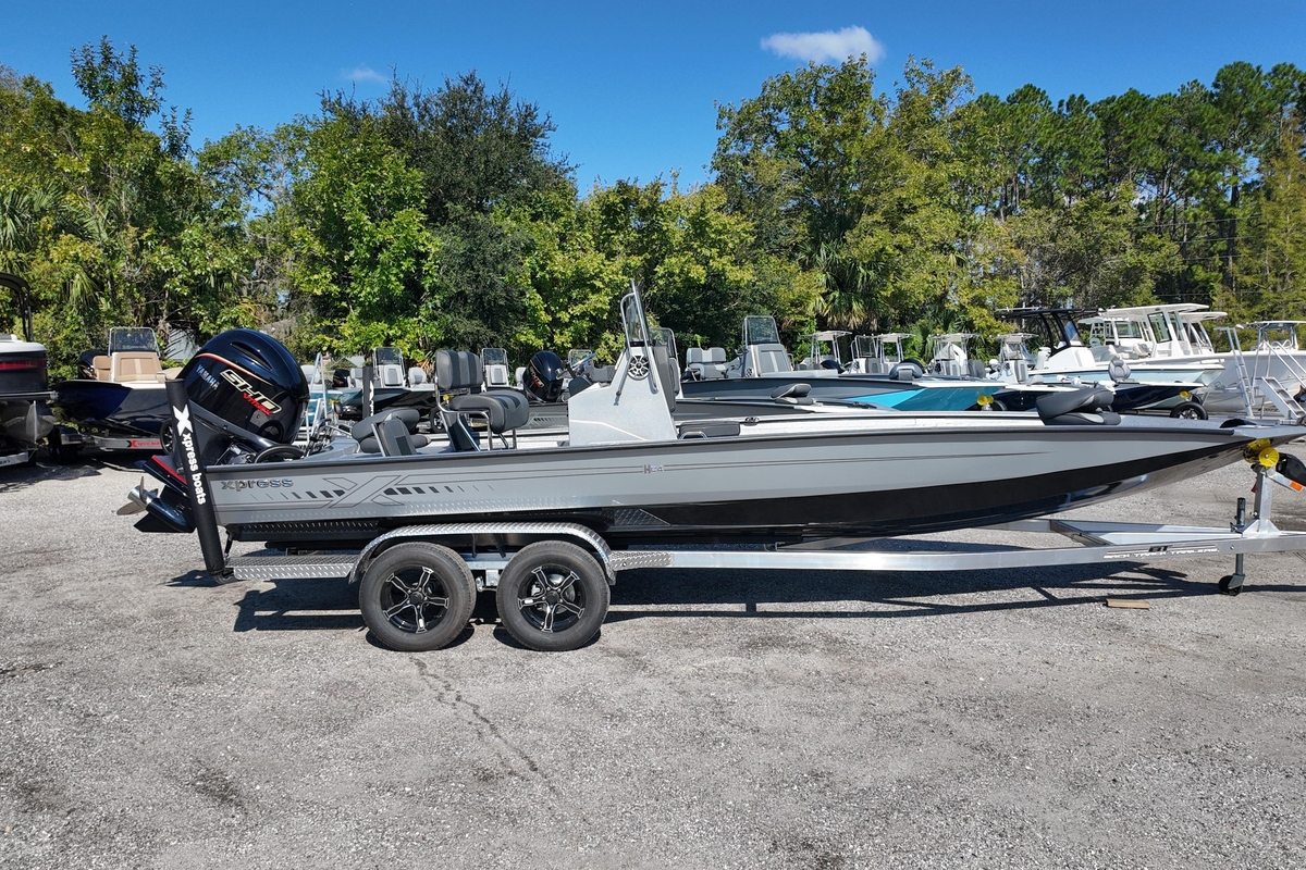 2026 Xpress H24B Bay - Sold Boat