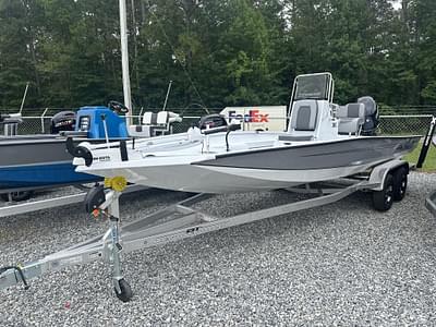 BOATZON | Xpress HyperLift Bass Series H17 2026