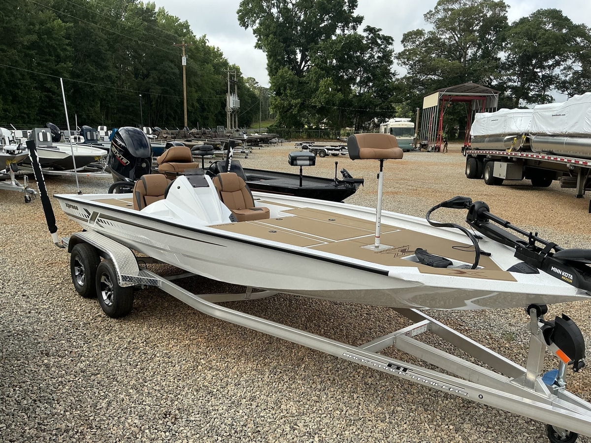 2026 Xpress HyperLift Bass Series H20 - Sold Boat