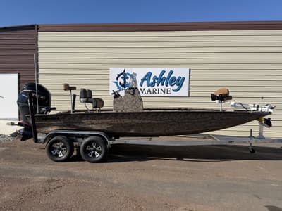 BOATZON | Xpress HyperLift Bay Series 175HPSEADECK 2026