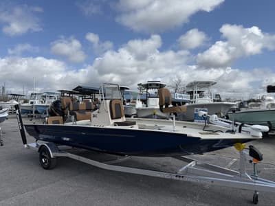 BOATZON | Xpress HyperLift Bay Series H20 BAYHYD STEERING 2026