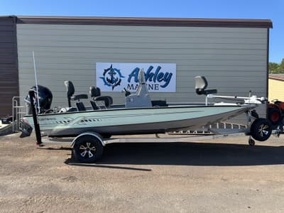 BOATZON | Xpress HyperLift Bay Series H20 BAYLOADED 2026