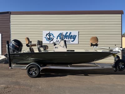 BOATZON | Xpress HyperLift Bay Series H20 BAYSPOTLOCK9 EXPLORE 2026