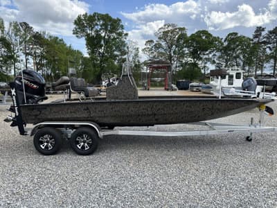 BOATZON | Xpress HyperLift Bay Series H210B 2026