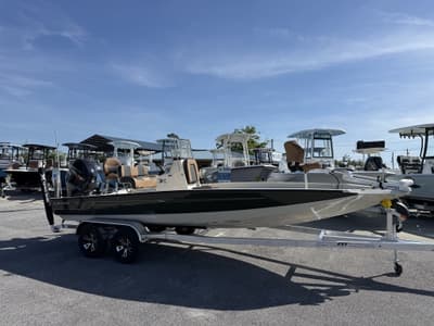 BOATZON | Xpress HyperLift Bay Series H22B 2026