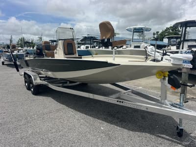 BOATZON | Xpress HyperLift Bay Series H22B 2026