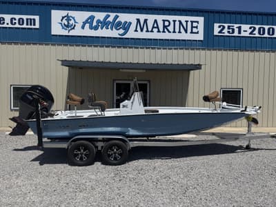 BOATZON | Xpress HyperLift Bay Series H22B 2027